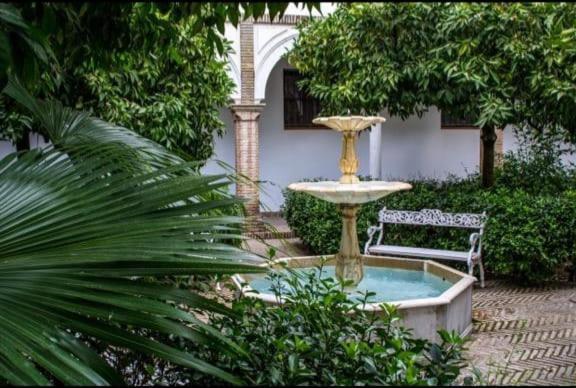 Apartamento En Un Dormitorio En Plaza Alfaro Seville Exterior photo