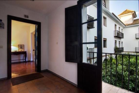 Apartamento En Un Dormitorio En Plaza Alfaro Seville Exterior photo